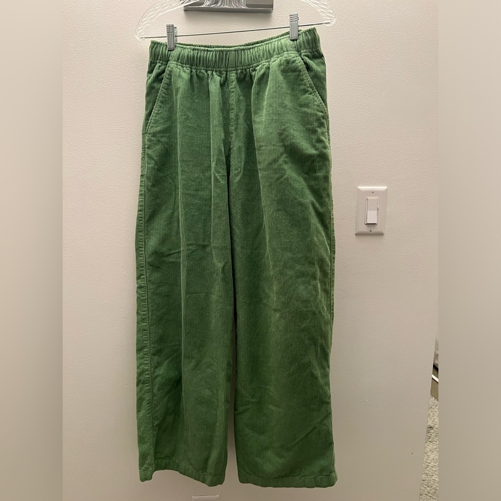 Urban outfitters green corduroy pants. Elastic waistband.